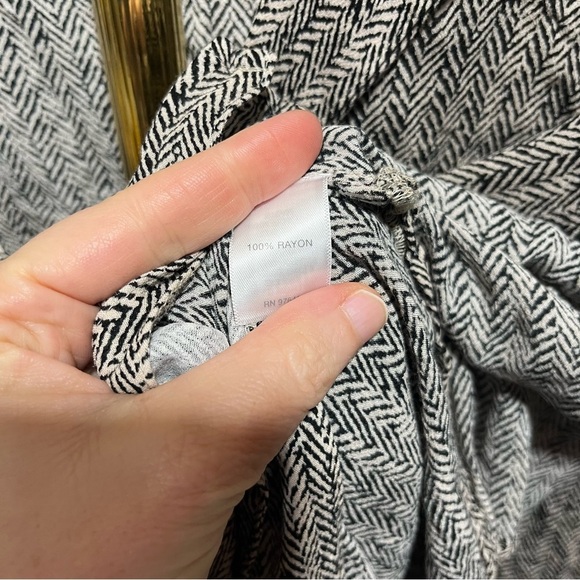 J JILL ~ Grey Herringbone Pattern Button Down Blouse - Picture 6 of 6